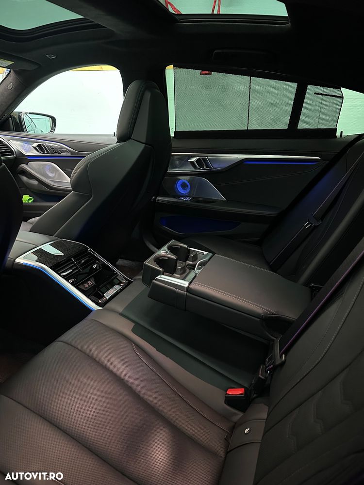 BMW Seria 8 - 32