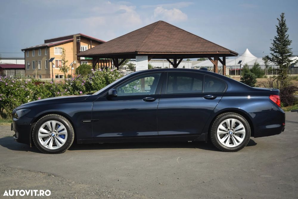 BMW Seria 7 750i Aut. - 3