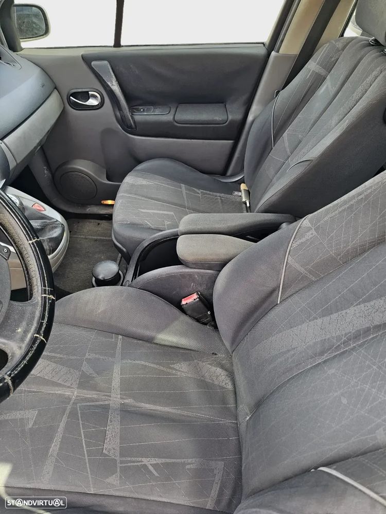 Renault Grand Scénic 1.5 dCi Luxe 7L. - 6