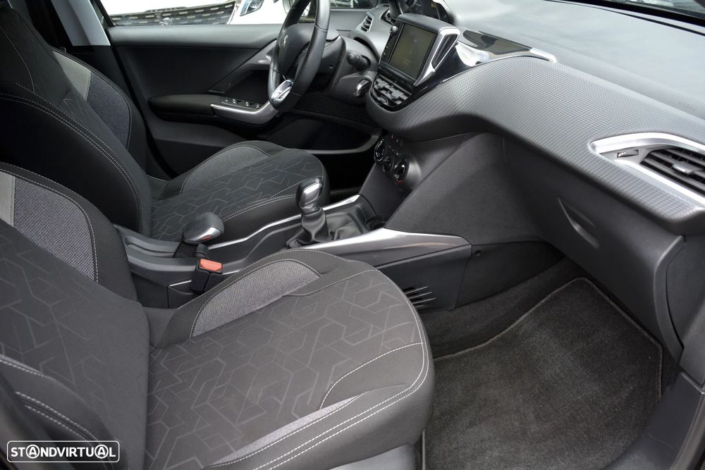 Peugeot 2008 1.2 PureTech Style - 19