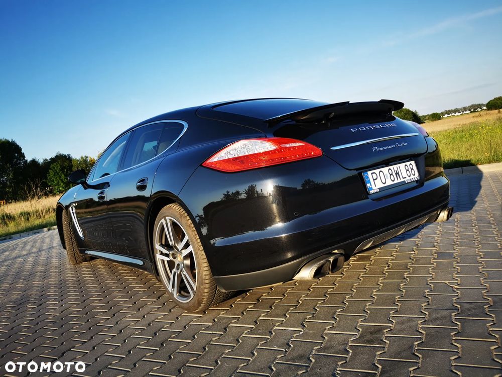 Porsche Panamera Turbo PDK - 8