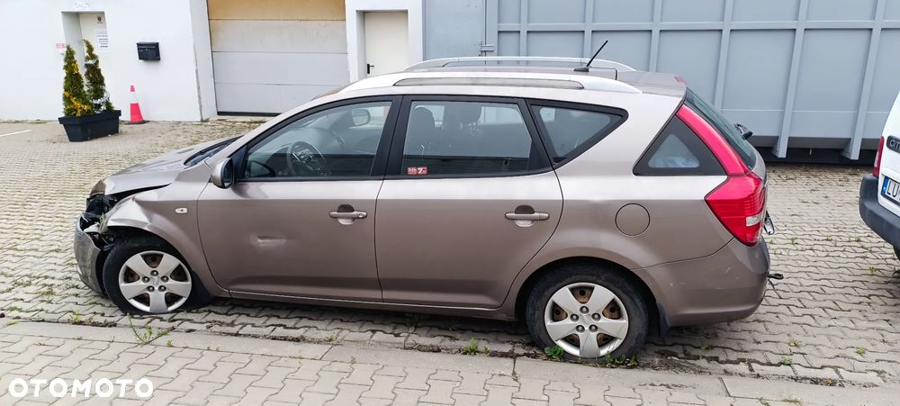 Kia Ceed 1.6 Crdi Comfort - 1