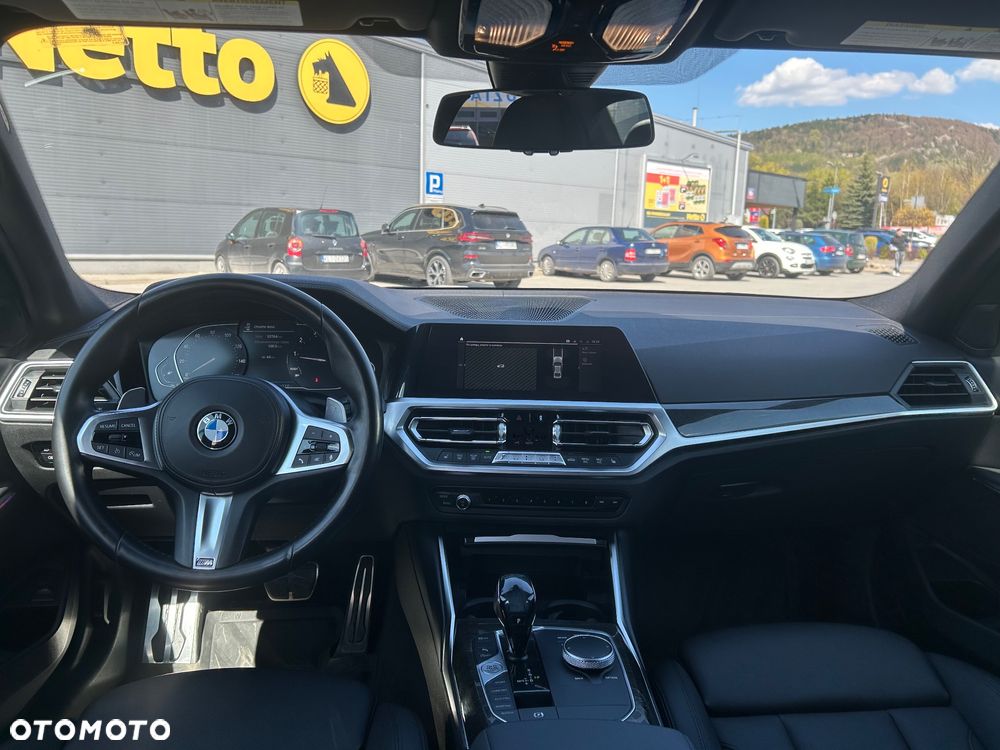 BMW Seria 3 330i M Sport - 16