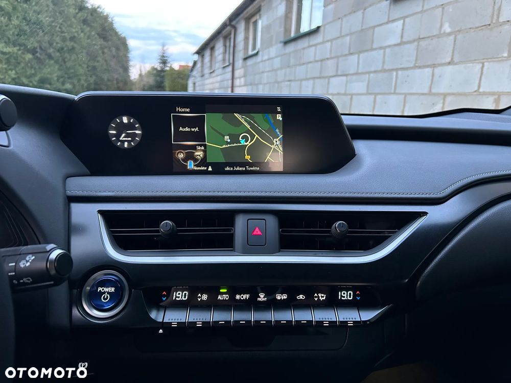 Lexus UX - 12