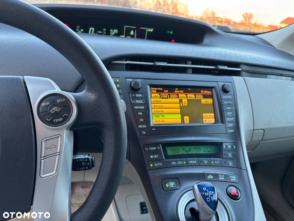 Toyota Prius (Hybrid) - 11