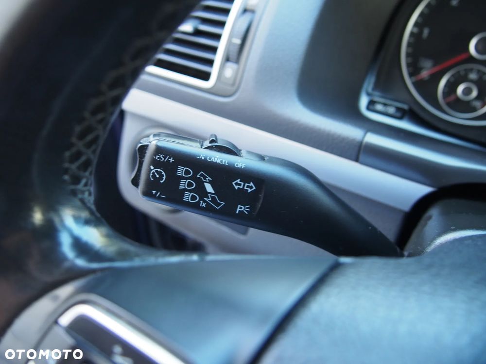 Volkswagen Touran 1.6 TDI DPF BlueMot Comfortline - 22