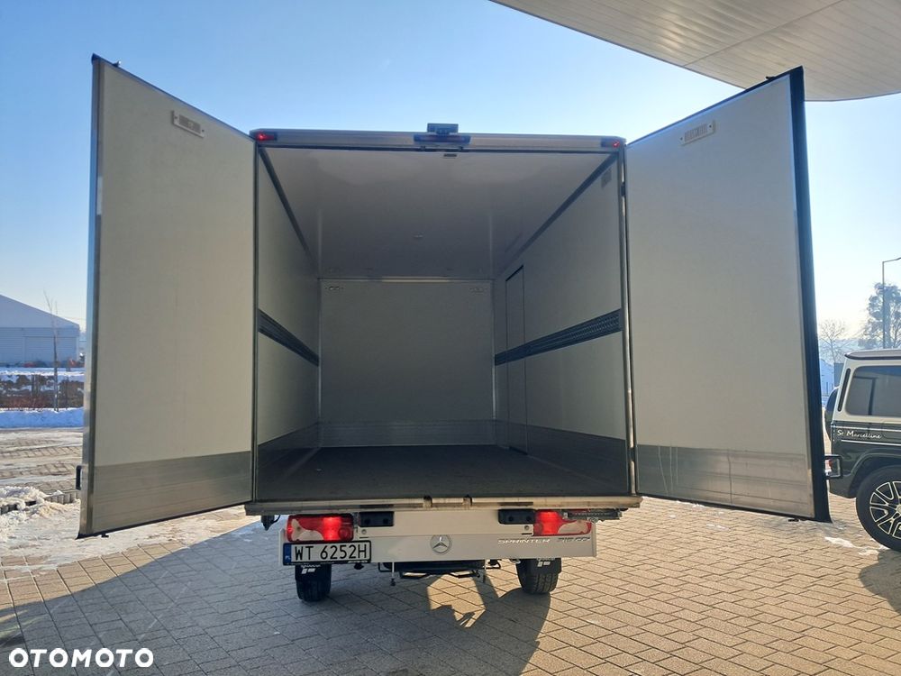 Mercedes-Benz Sprinter - 12