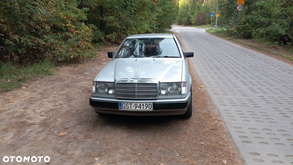 Mercedes-Benz W124 1988 photo 2
