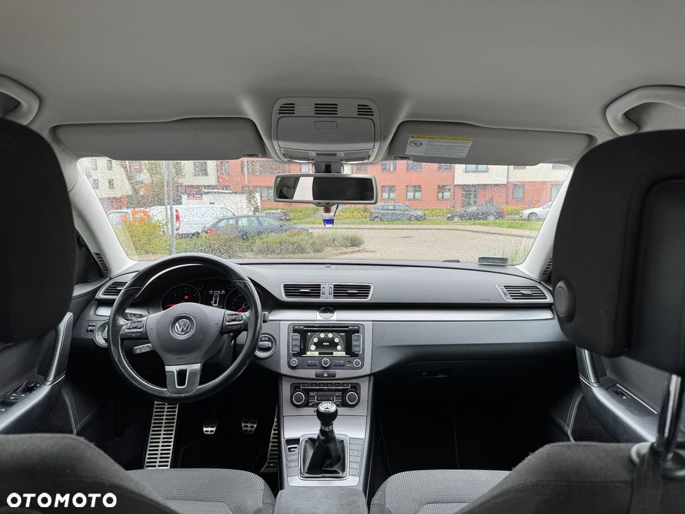 Volkswagen Passat 1.6 TDI DPF BlueMot Comfortline - 6