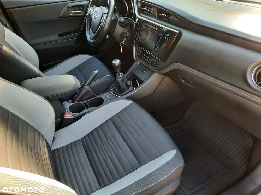 Toyota Auris 1.6 Premium - 6