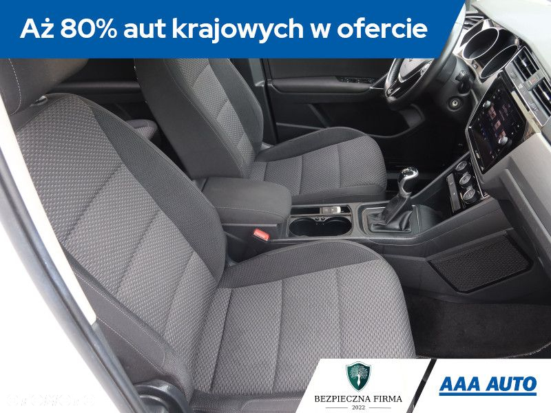 Volkswagen Touran - 10