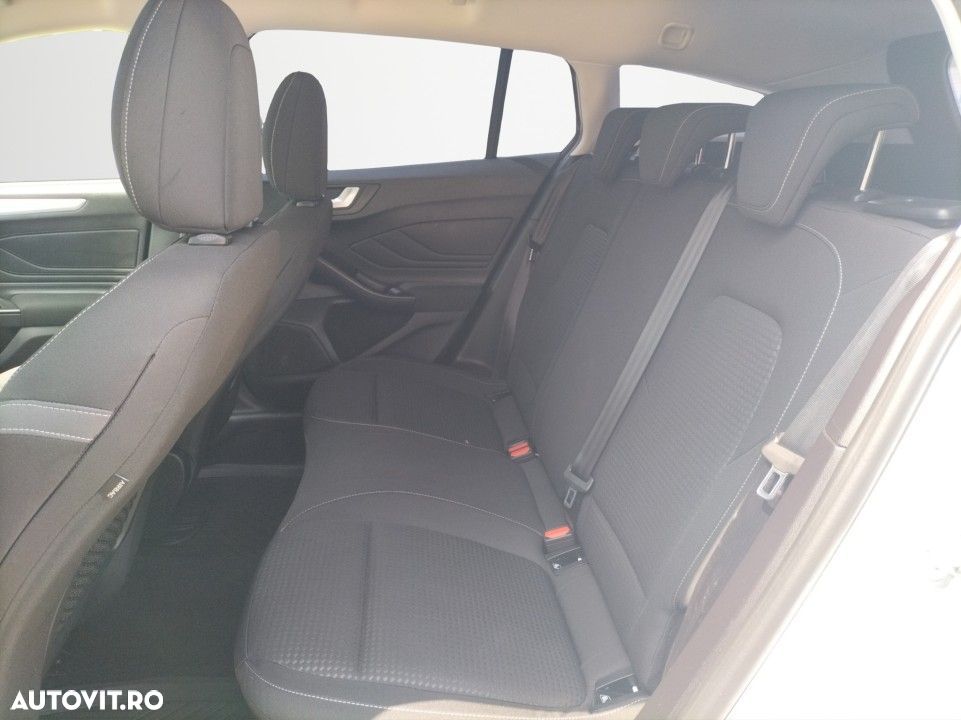 Ford Focus - 12