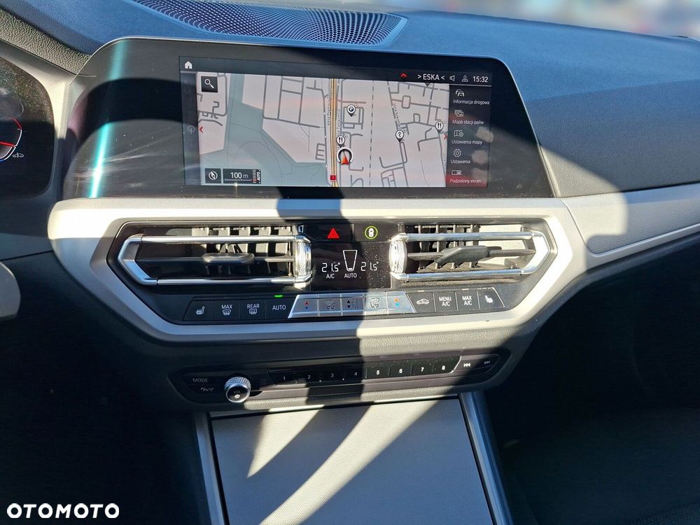 BMW Seria 3 330i xDrive - 17