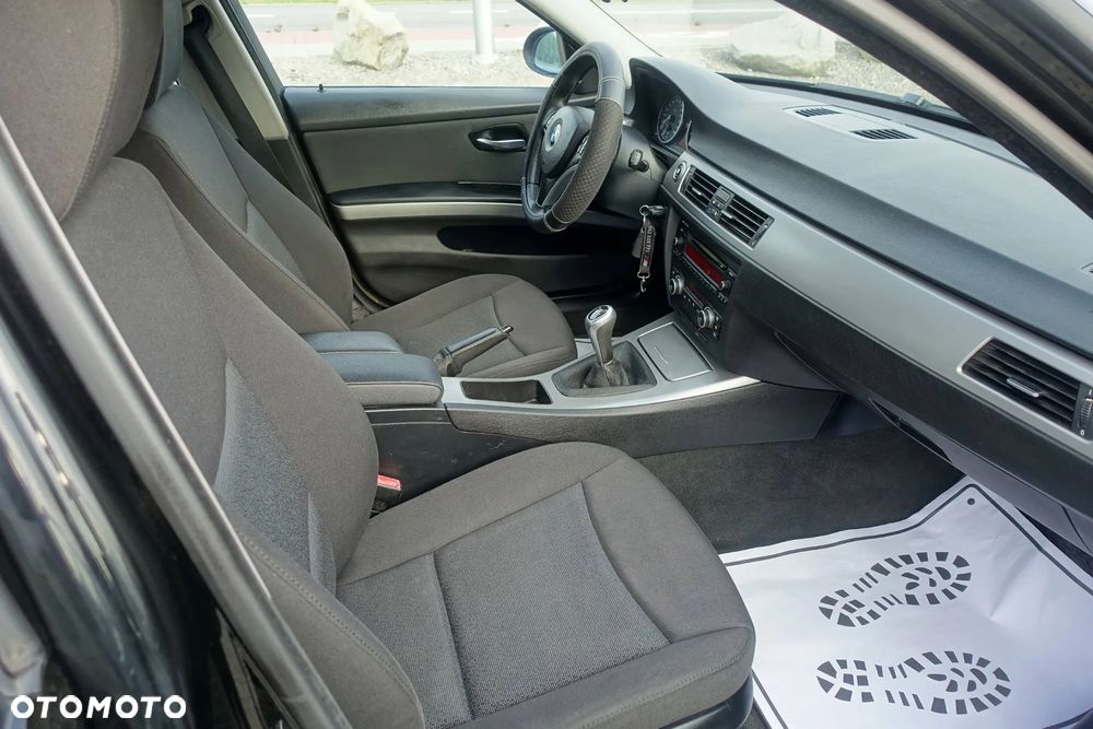 BMW Seria 3 318i Edition Sport - 11