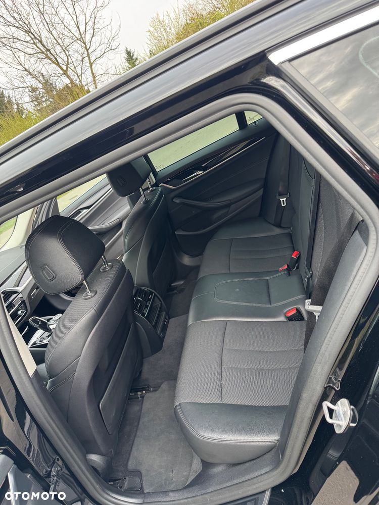 BMW Seria 5 518d Sport Line - 12