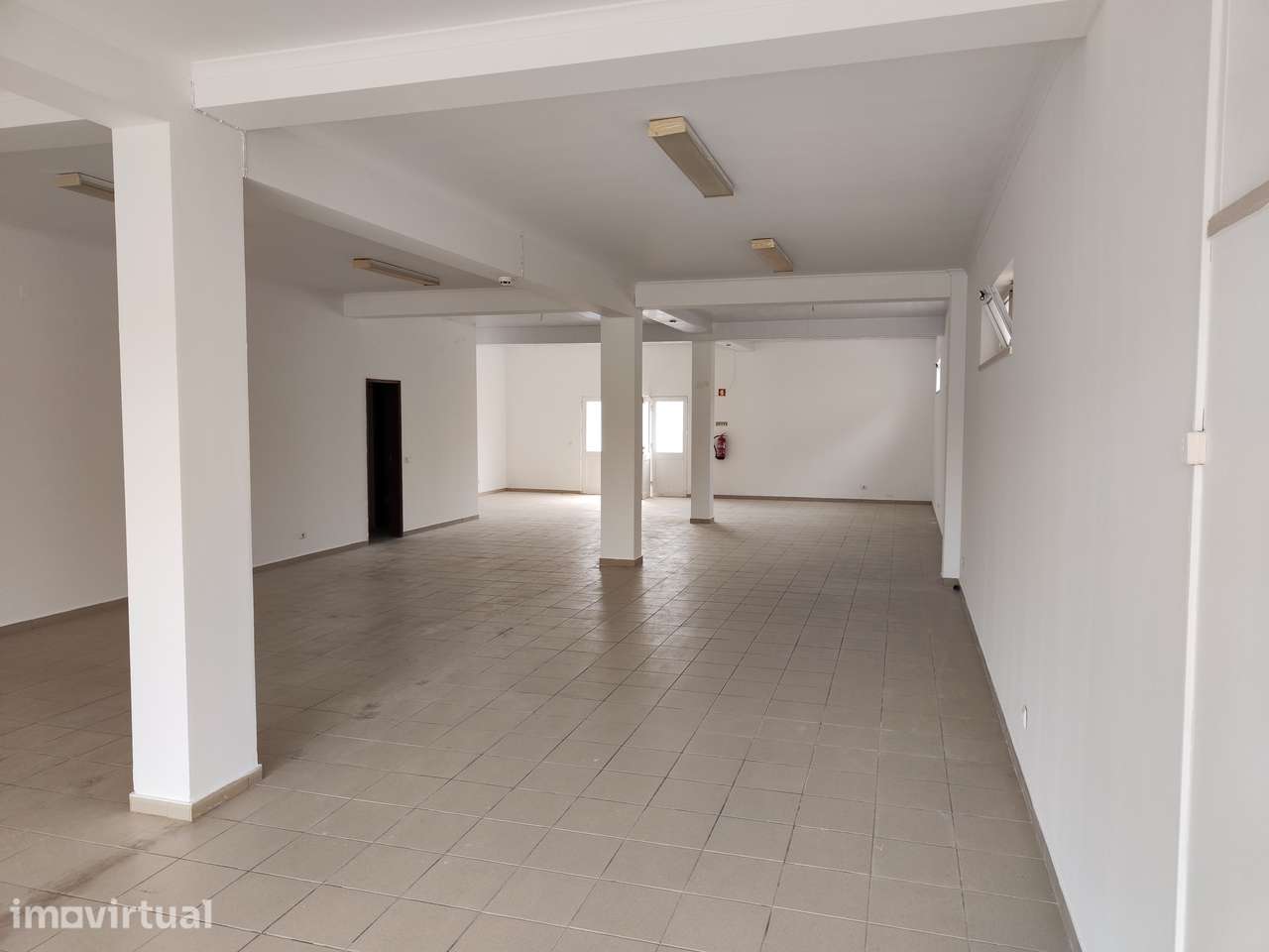 Loja, 110 m², Fazendas de Almeirim - Grande imagem: 2/10