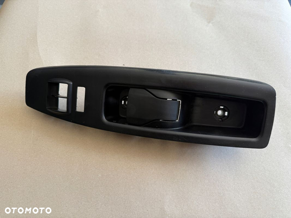 FIAT DOBLO II COMBO D KLAMKA WEWNĘTRZNA LEWA PRZÓD 735484919