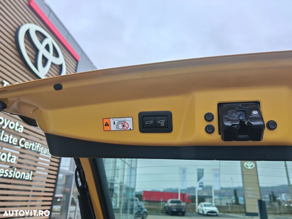 Toyota Prius 2.0 FWD PHEV Exclusive - 14