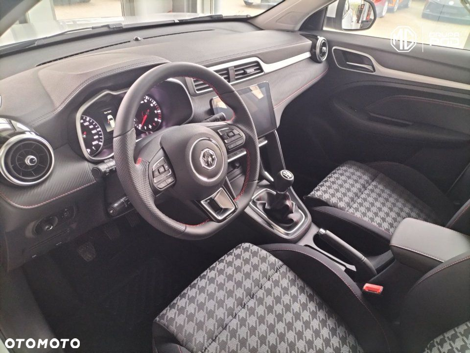 MG ZS - 6