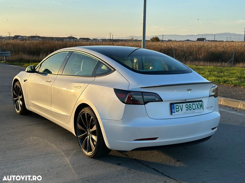 Tesla Model 3 - 8