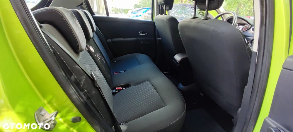 Renault Clio 1.2 16V Authentique - 29