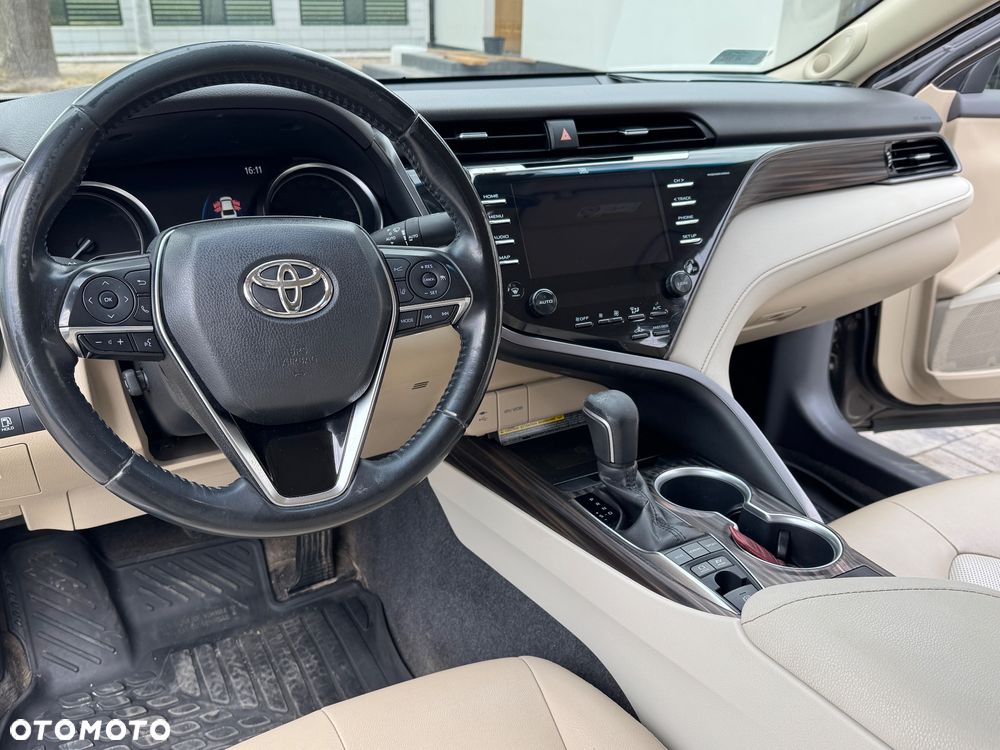Toyota Camry 2.5 Hybrid Executive CVT - 10