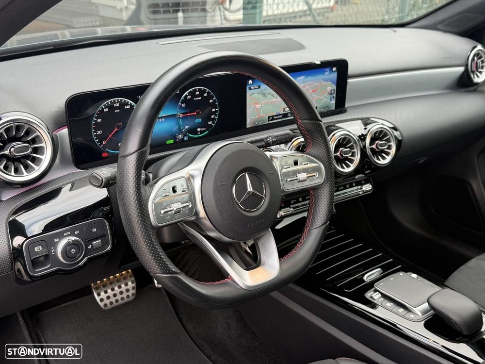 Mercedes-Benz A 250 Limousine e AMG Line - 23