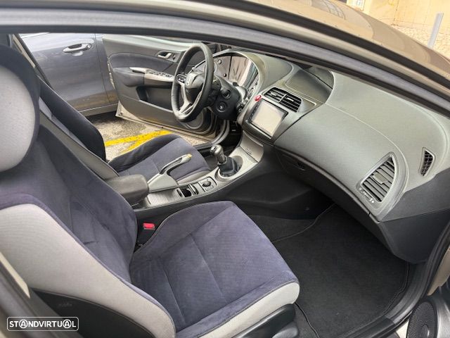 Honda Civic 1.8 Sport - 19