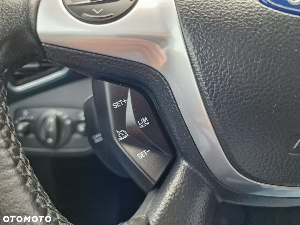 Ford Kuga 1.6 EcoBoost 2x4 Titanium - 40
