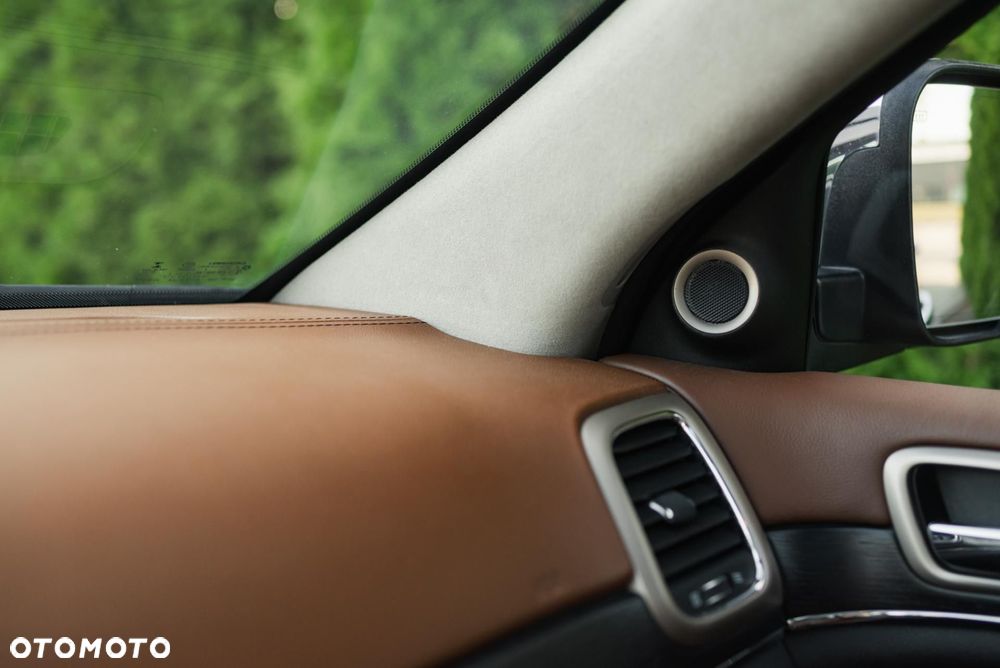 Jeep Grand Cherokee - 29