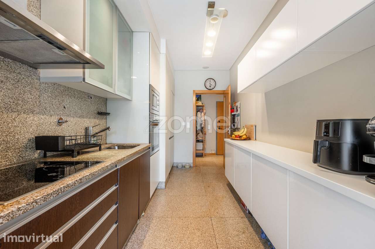 T2 Custóias com Suite, Garagem e Varanda - Grande imagem: 2/24