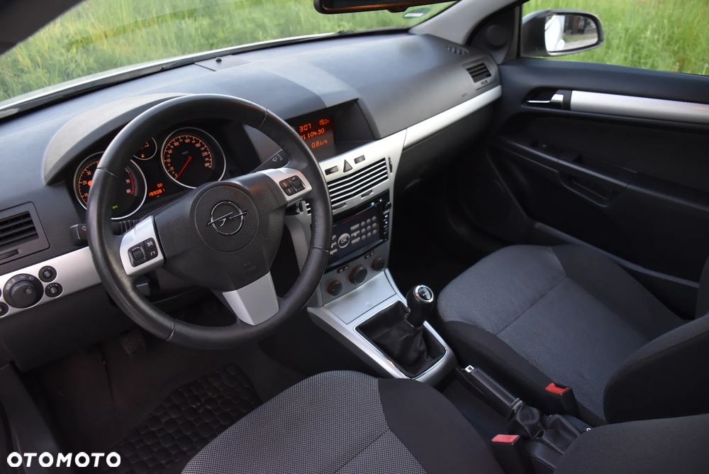 Opel Astra 1.8 Black&White - 16