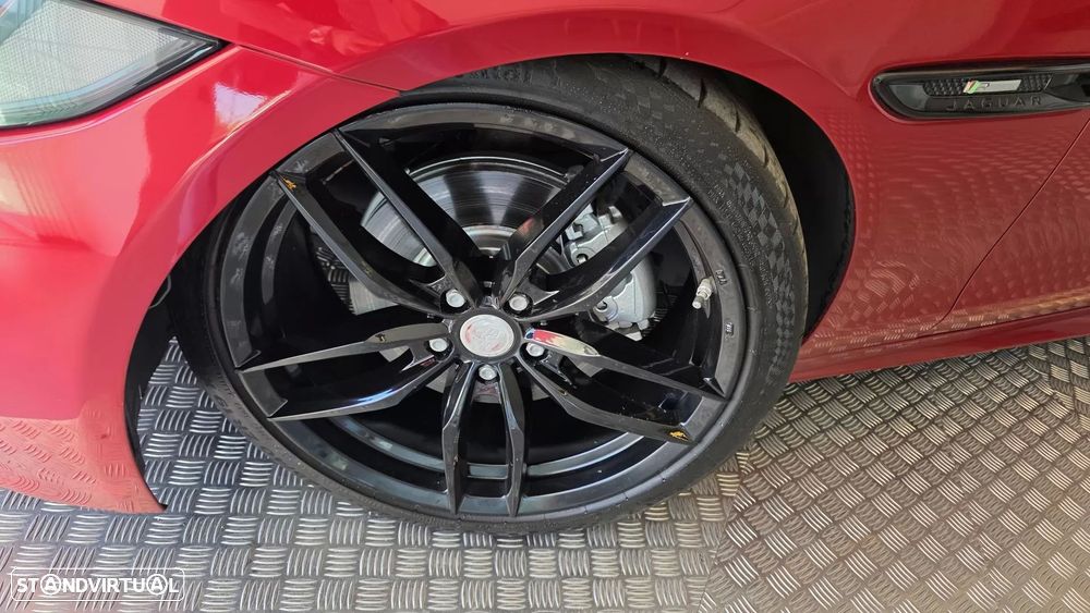 Jaguar XE 2.0 D R-Sport - 31