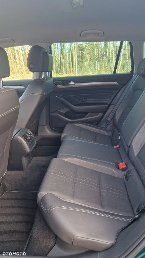 Volkswagen Passat - 11