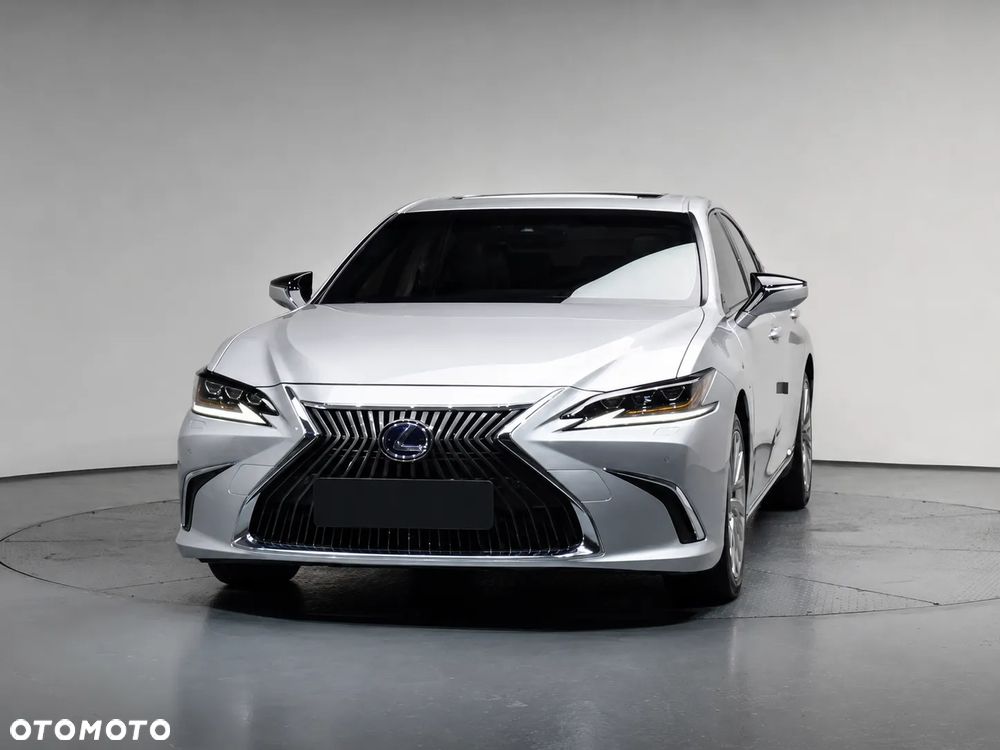 Lexus ES 300h Omotenashi - 4
