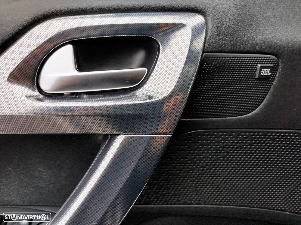 Peugeot 2008 1.2 PureTech Allure EAT6 - 26