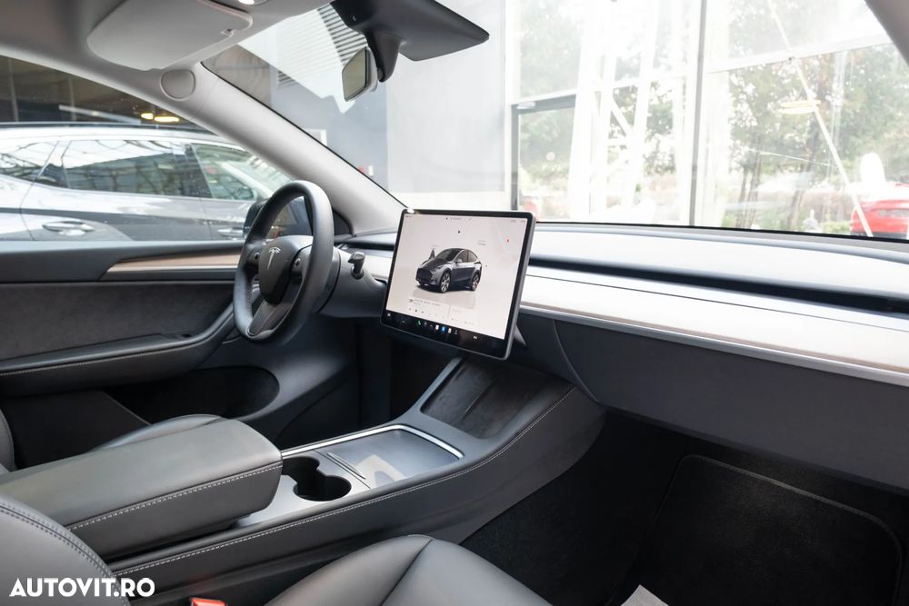 Tesla Model Y AWD Long Range - 20