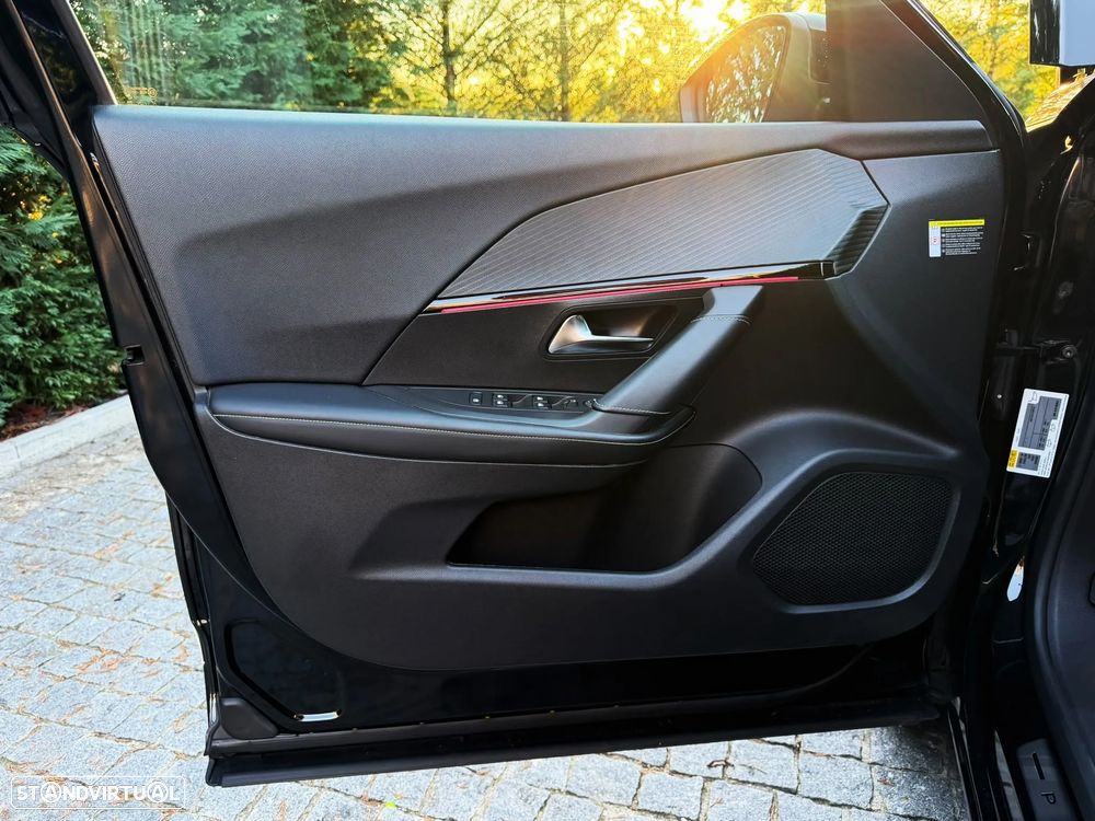 Peugeot e-2008 GT Pack - 10