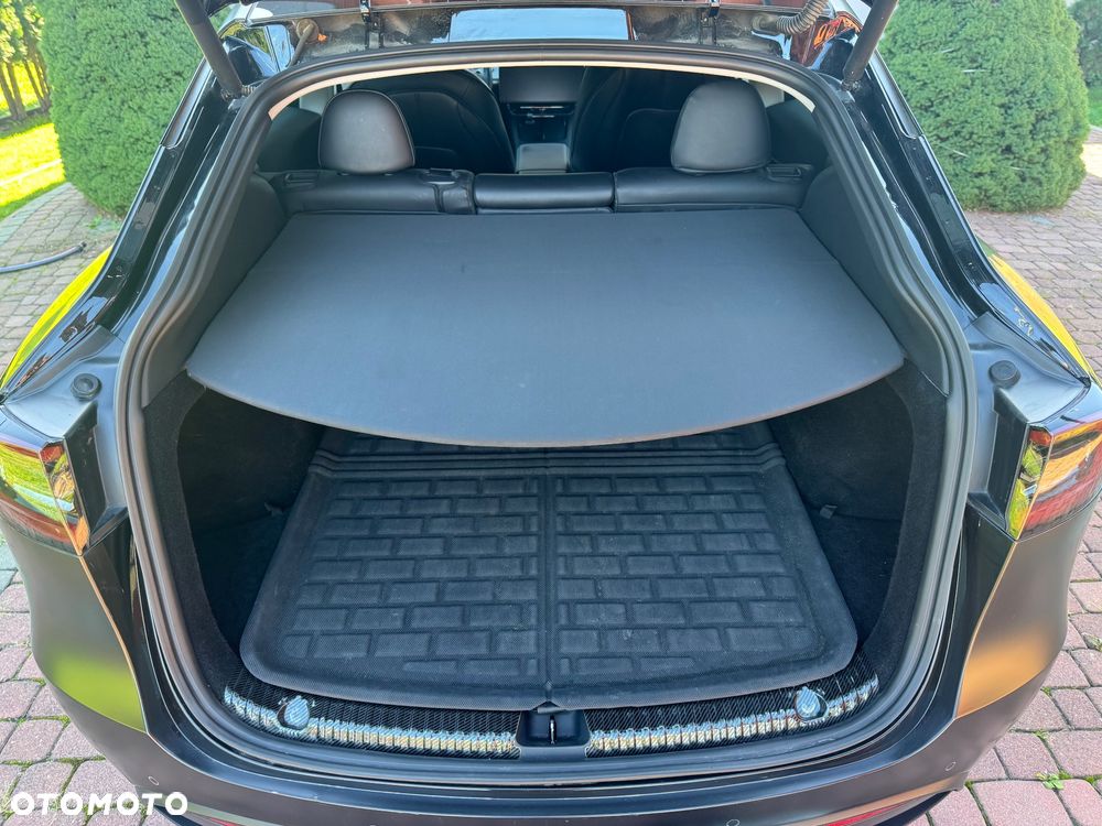 Tesla Model Y Performance AWD - 6