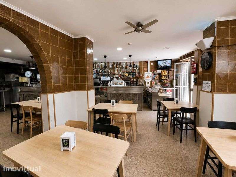 Estabelecimento Comercial com T1 Associado na Damaia - Grande imagem: 4/10