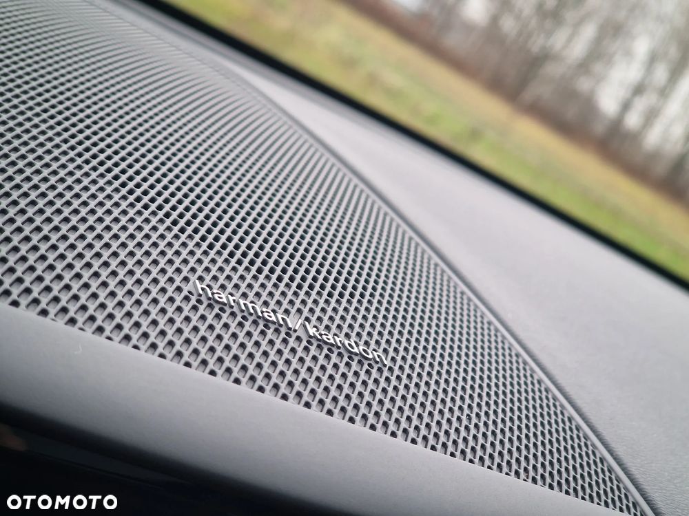 Volvo XC 60 B5 B AWD Plus Dark - 24