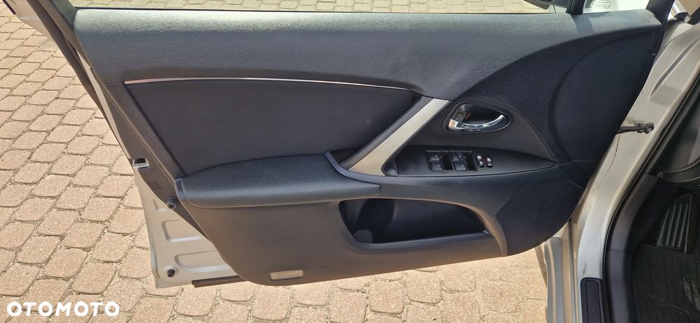 Toyota Avensis 2.2 D-4D Comfort - 18