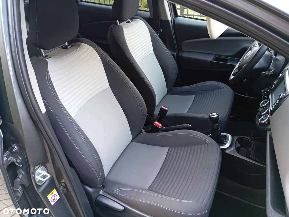 Toyota Yaris 1.0 Premium - 9
