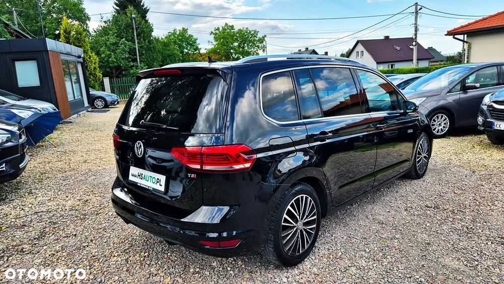 Volkswagen Touran - 12