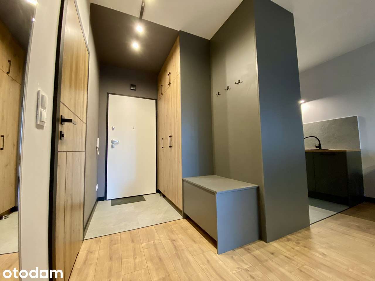 Komfortowy apartament 2-pokojowy z balkonem | Pierwsza Dzielnica |