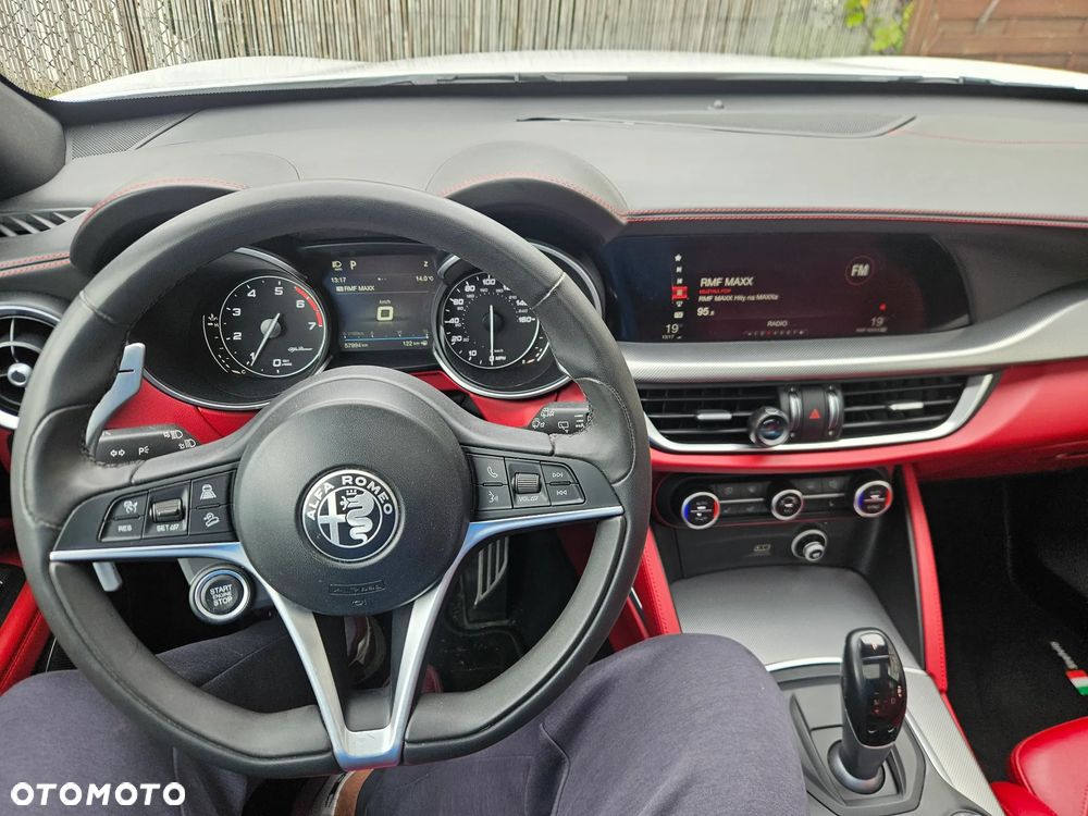 Alfa Romeo Stelvio 2.0 Turbo 16V AT8-Q4 Ti - 13