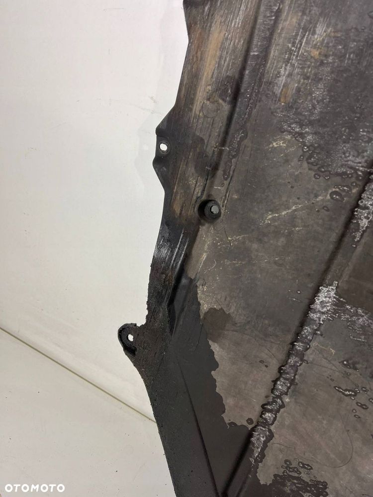 8J8825237A Osłona pod silnik Audi TT TTS Mk2 2011 - 3