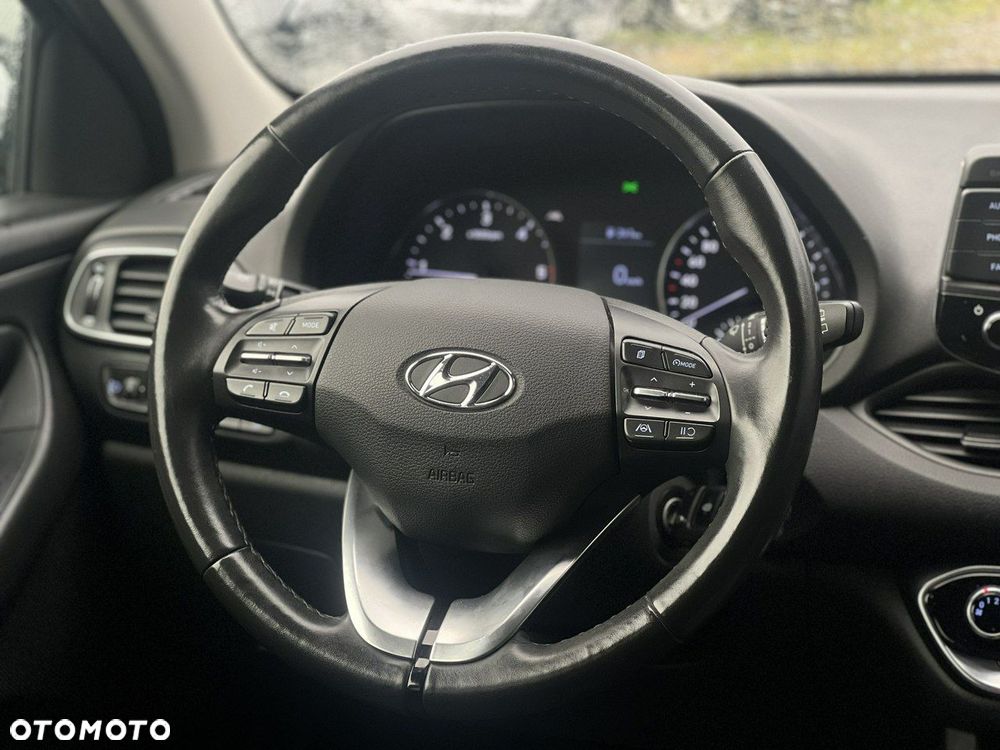 Hyundai i30 1.6 D Classic + - 9