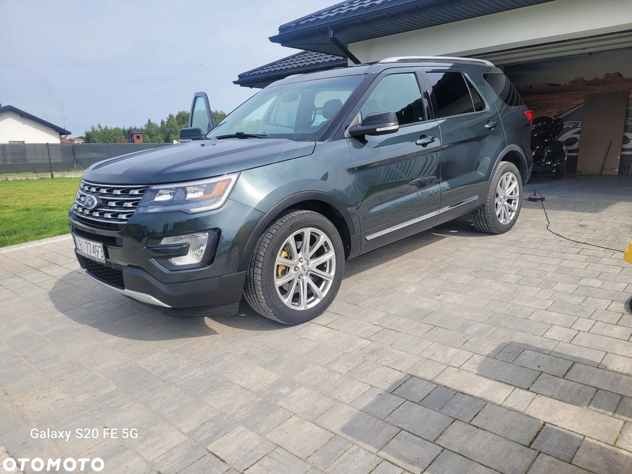 Ford Explorer - 1