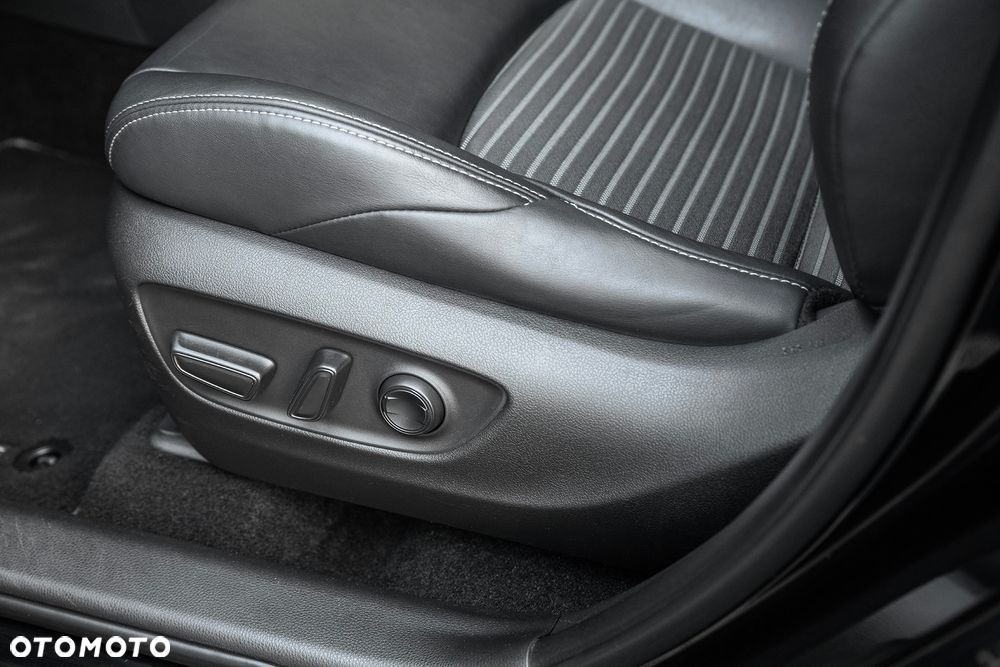 Toyota RAV4 2.5 Hybrid Black Edition by JBL 4x2 - 23